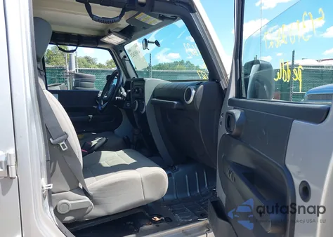 2008 Jeep Wrangler Unlimited Sahara из США, поврежденный, VIN 1J8GA591X8L628123